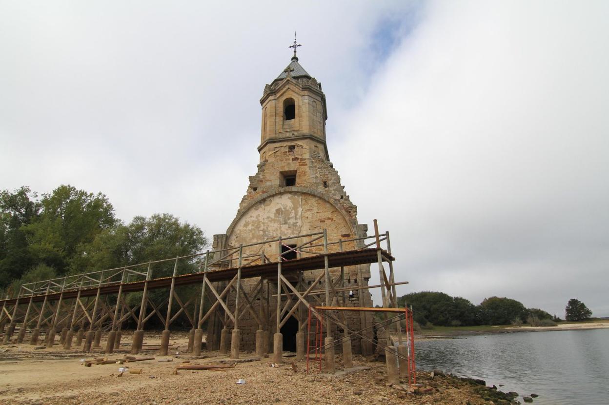 En los últimos días se ha recuperado el acceso a la torre a través de la pasarela. :: 