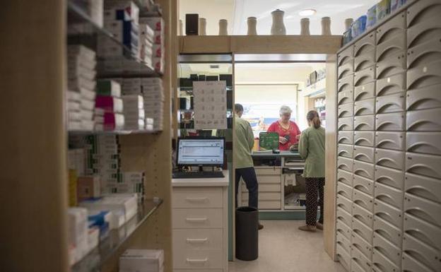 Las farmacias de Cantabria afrontan la falta de 'stock' de más de 70 productos