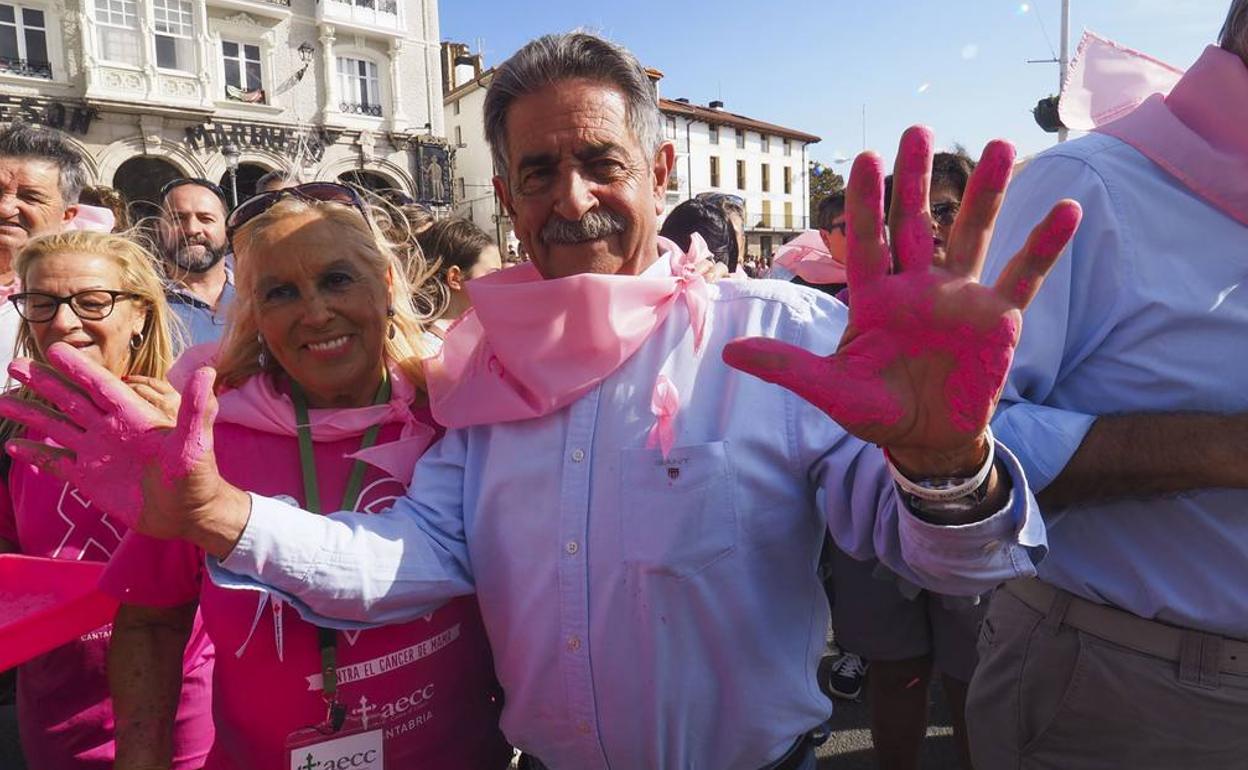 Imagen de Revilla en un acto celebrado este fin de semana en Castro Urdiales por el Día contra el Cáncer de Mama.