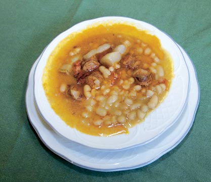 El potaje de legumbres es uno de los platos más tradicionales y característicos del municipio de Polanco.