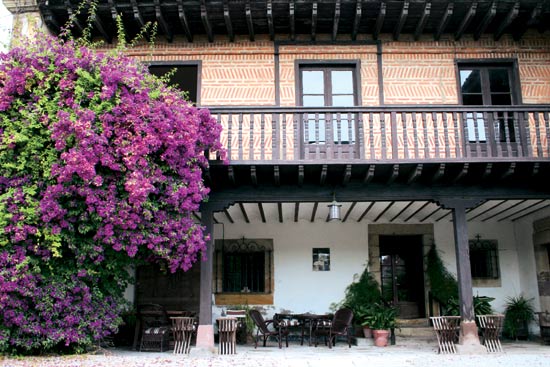 Vivienda natal del escritor José María Pereda, construida en el siglo XVIII.