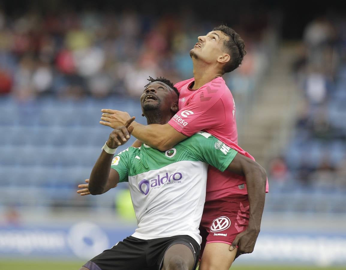 El Racing completa en Tenerife uno de sus peores partidos de la temporada y, a pesar de todo, logra sacar un empate en el minuto 93 para cobrarse parte de los puntos perdidos en los últimos minutos de otros encuentros