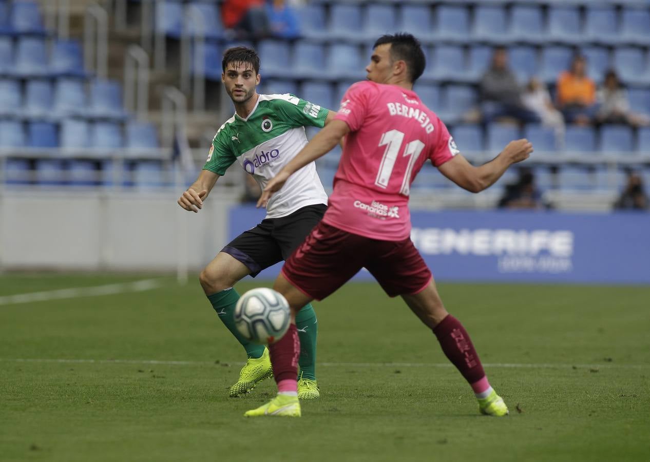 El Racing completa en Tenerife uno de sus peores partidos de la temporada y, a pesar de todo, logra sacar un empate en el minuto 93 para cobrarse parte de los puntos perdidos en los últimos minutos de otros encuentros