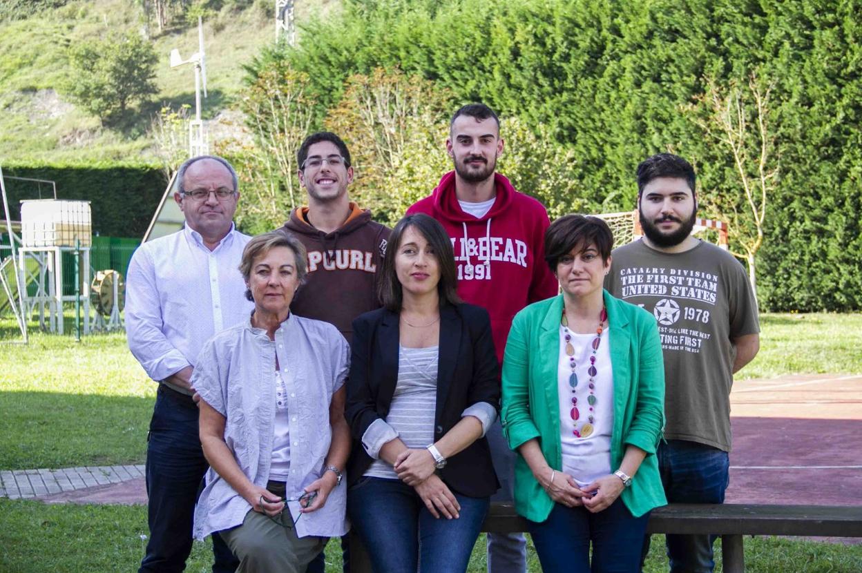 La directora, Paz Sasián, y las tutoras, Patricia Mata y Mónica Salido, junto a Antonio Mallavia, Santiago Gallego, Álvaro Villegas y Gonzalo Alonso.