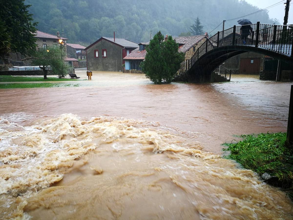 Inundación en Treceño (Valdáliga), a media mañana.