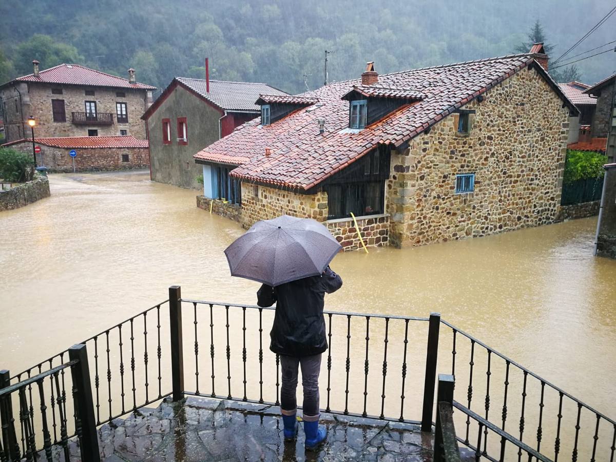 Inundación en Treceño (Valdáliga), a media mañana.