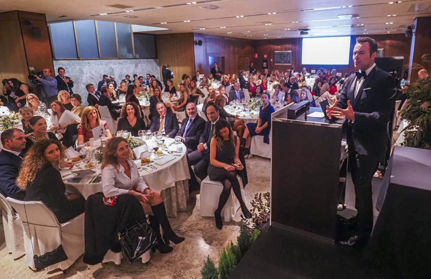 La diseñadora Odette Álvarez recibió anoche el Premio Empresaria 2019 de la Asociación de Mujeres Empresarias de Cantabria (ADMEC), en la Gala Anual que este colectivo celebró en el Hotel Santemar de Santander