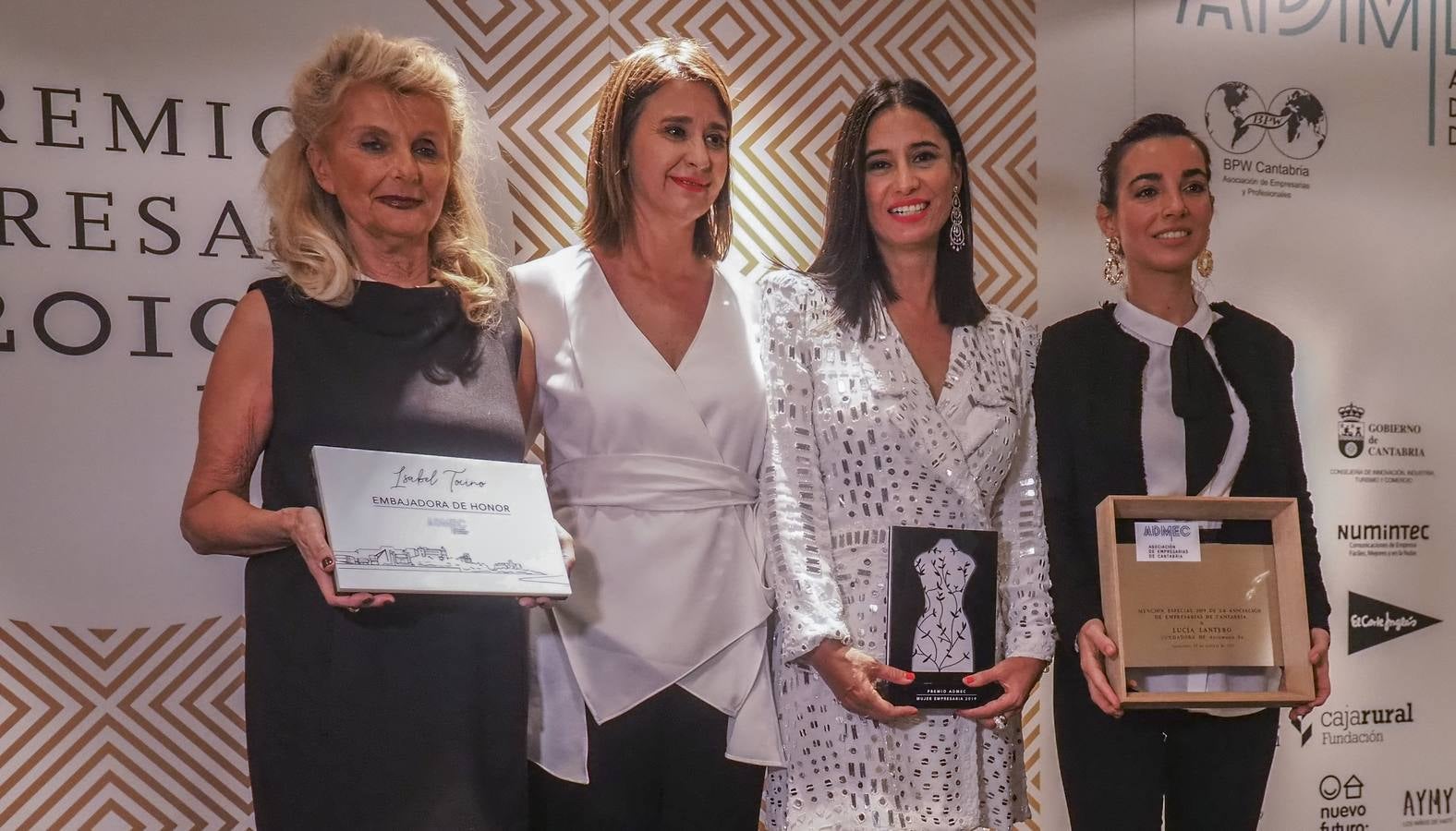 La diseñadora Odette Álvarez recibió anoche el Premio Empresaria 2019 de la Asociación de Mujeres Empresarias de Cantabria (ADMEC), en la Gala Anual que este colectivo celebró en el Hotel Santemar de Santander