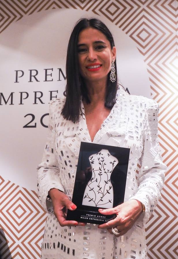 La diseñadora Odette Álvarez recibió anoche el Premio Empresaria 2019 de la Asociación de Mujeres Empresarias de Cantabria (ADMEC), en la Gala Anual que este colectivo celebró en el Hotel Santemar de Santander