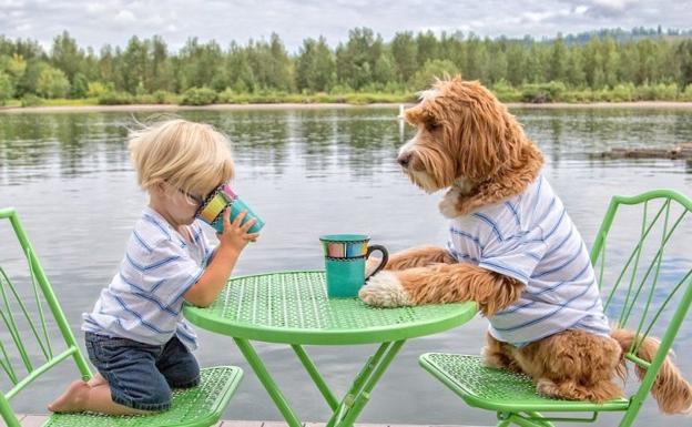 Peques y mascotas de estilo único.