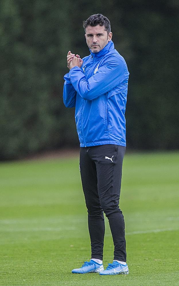 Iván Ania, durante un entrenamiento esta semana.