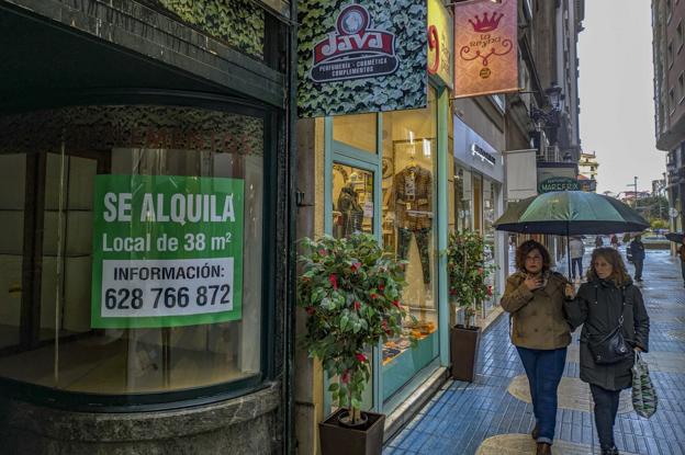 El cierre de comercios se consolida como un problema crónico en Cantabria, con 145 al año