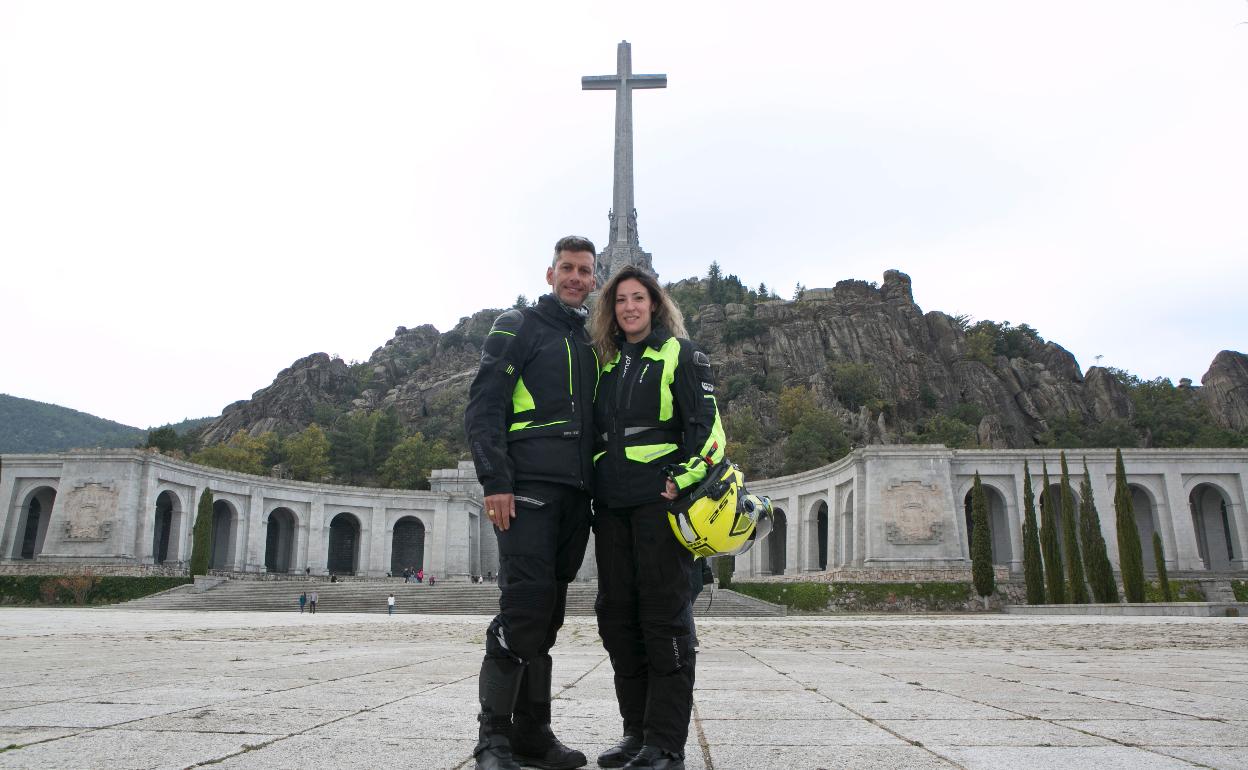 Ruben y Cristina, los primeros visitantes del Valle de los Caídos tras la exhumación de Franco.