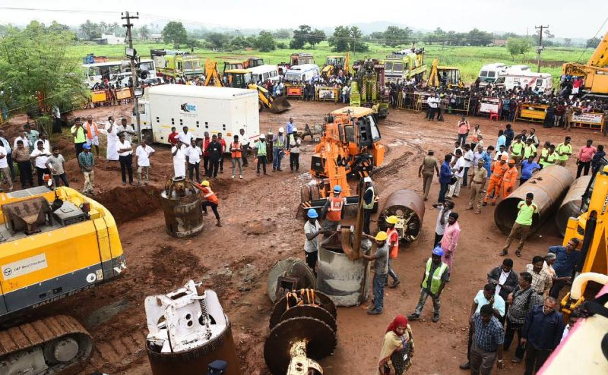 Imagen de las labores de rescate en la ciudad de Tiruchirappalli, en el estado de Tamil Nadu (sur de la India).