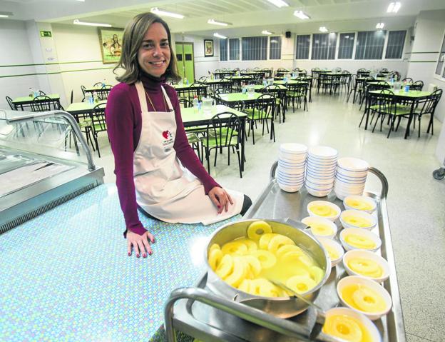 Paloma Revenga, en el comedor de la Cocina Económica. 