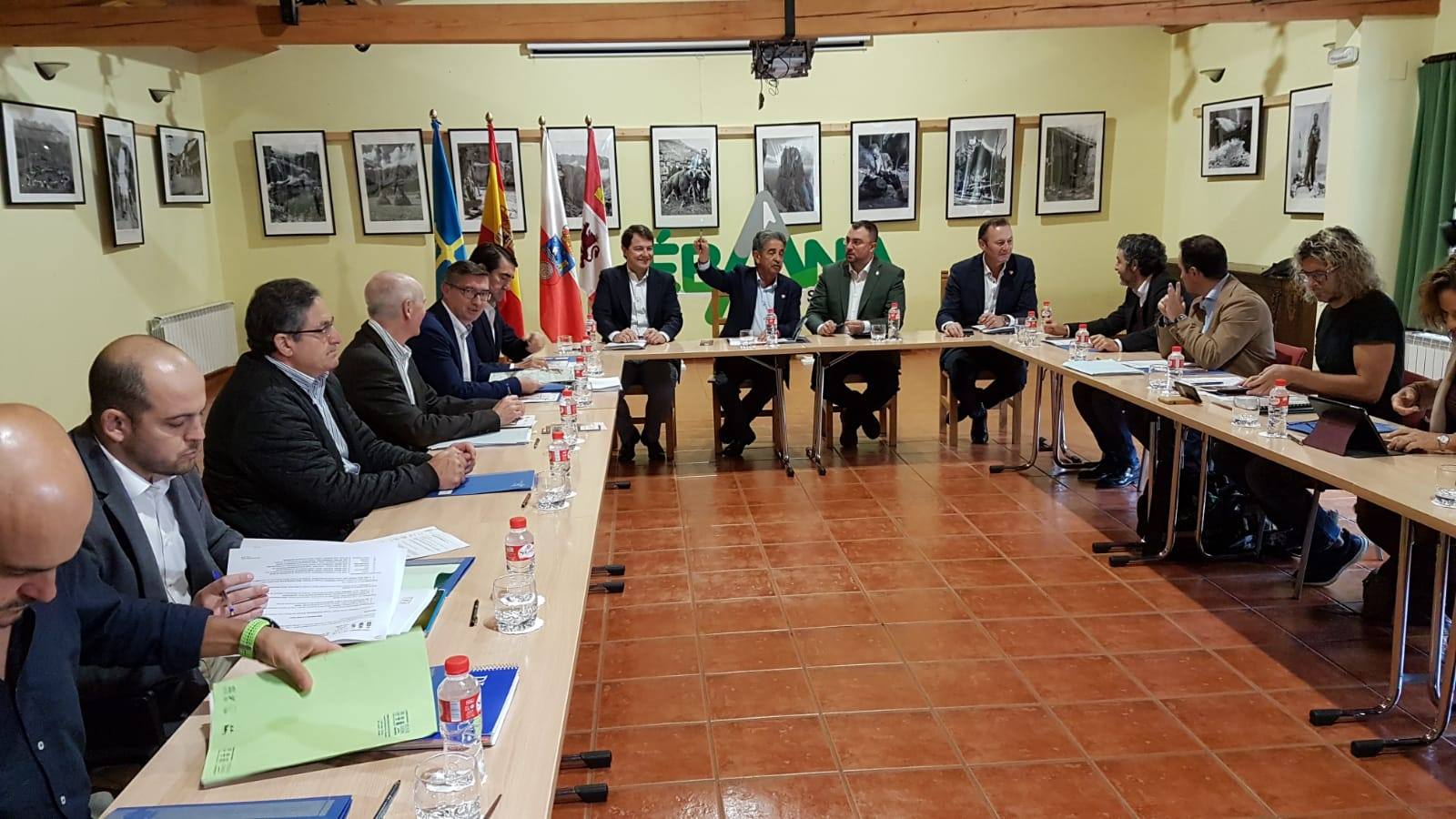 Visita de los presidentes de Cantabria, Castilla y León y Asturias a Liébana con motivo de la reunión de la Comisión de Gestión del Parque Nacional de Picos de Europa.