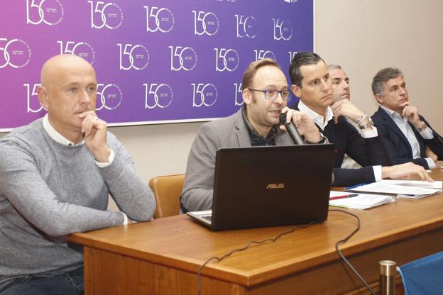  Tomás Bustamante, durante la última asamblea general de la Gimnástica. :: luis palomeque