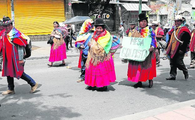 Partidarios de Evo Morales se manifiestan contra las acusaciones de fraude electoral. 