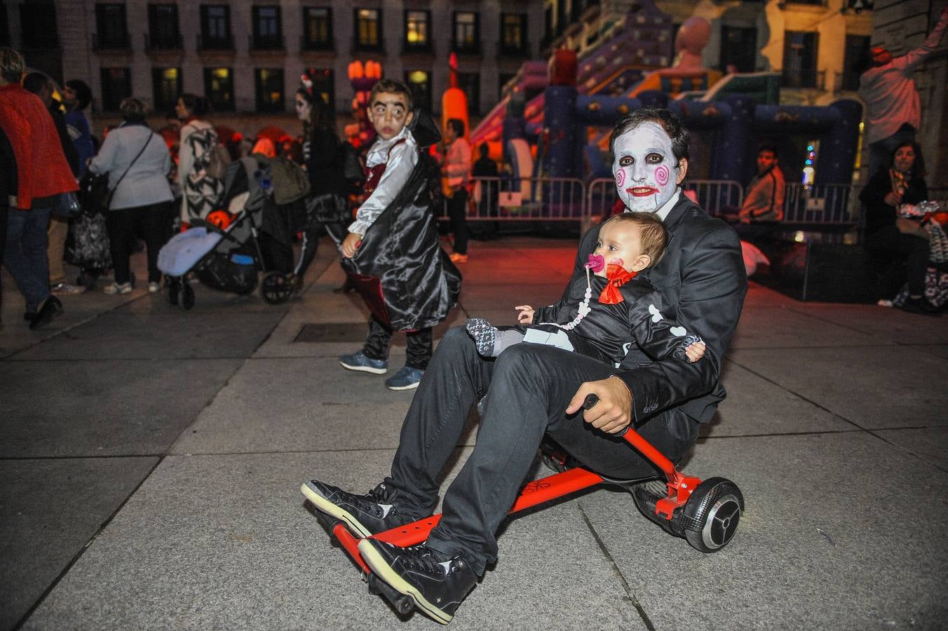 Fotos: Muertos y fantasmas en las calles