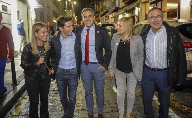 María Jesús Calva, Pedro Casares, Pablo Zuloaga, Noelia Cobo y José Manuel Cruz Viadero, este jueves. 