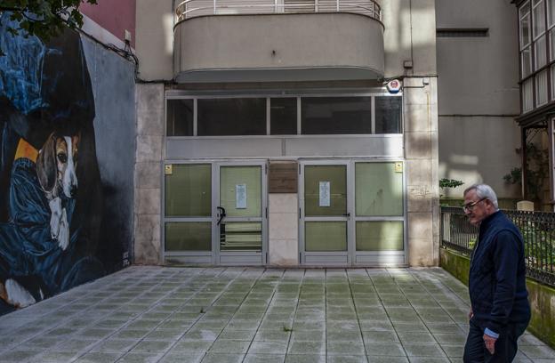  Calle del Sol, 28. Con Trabajo en el Edificio Macho y el Icass en General Dávila, la nueva consejera de Empleo y Servicios Sociales está provisionalmente en Castelar hasta que se reforme este edificio sin uso. 