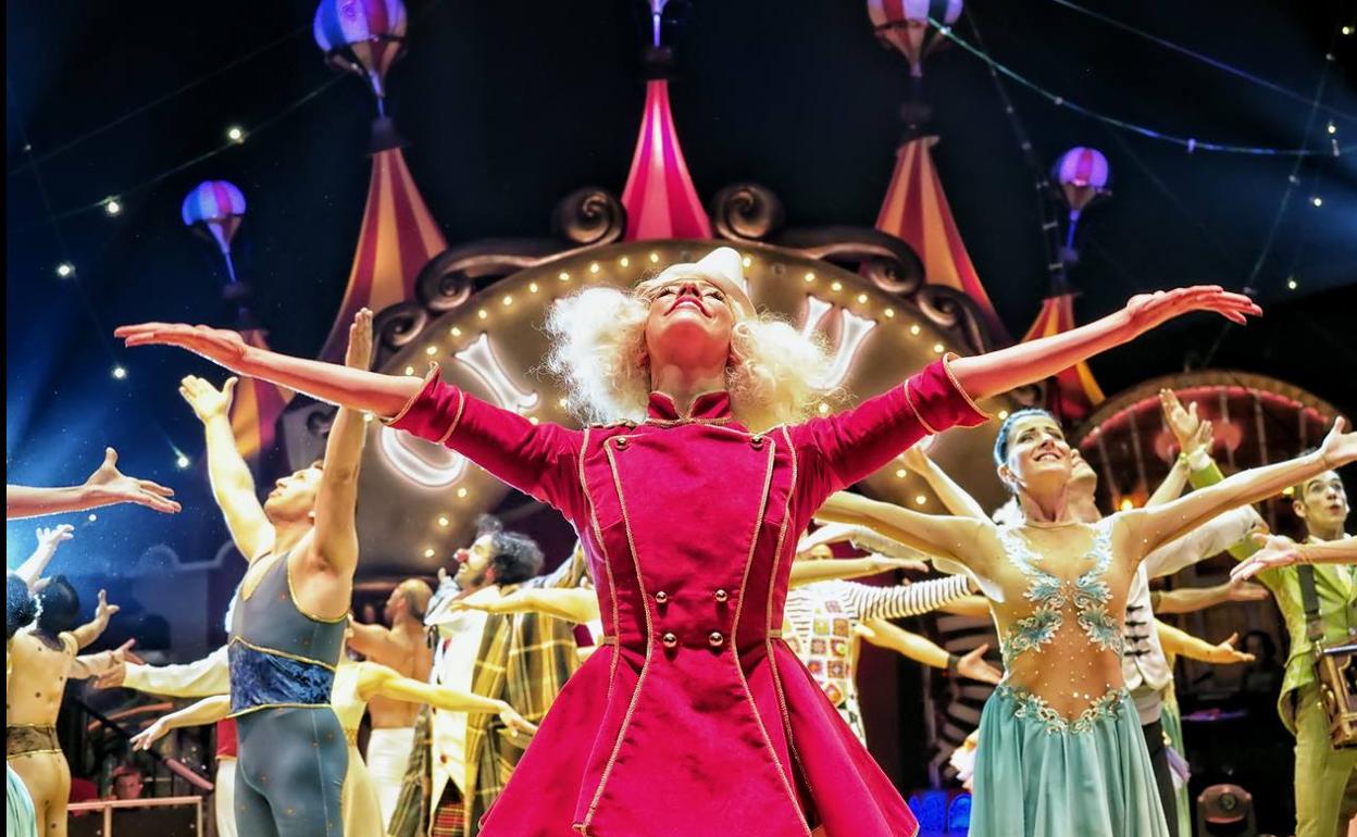 'Circlassica' traslada al espectador al corazón del circo y al mágico mundo de Nim y Margot, el payaso y la bailarina. 