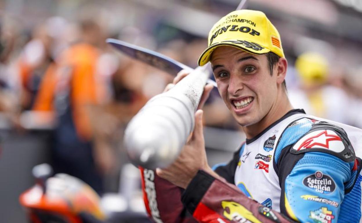 Álex Márquez tras ganar el Mundial de Moto2 en Sepang. 