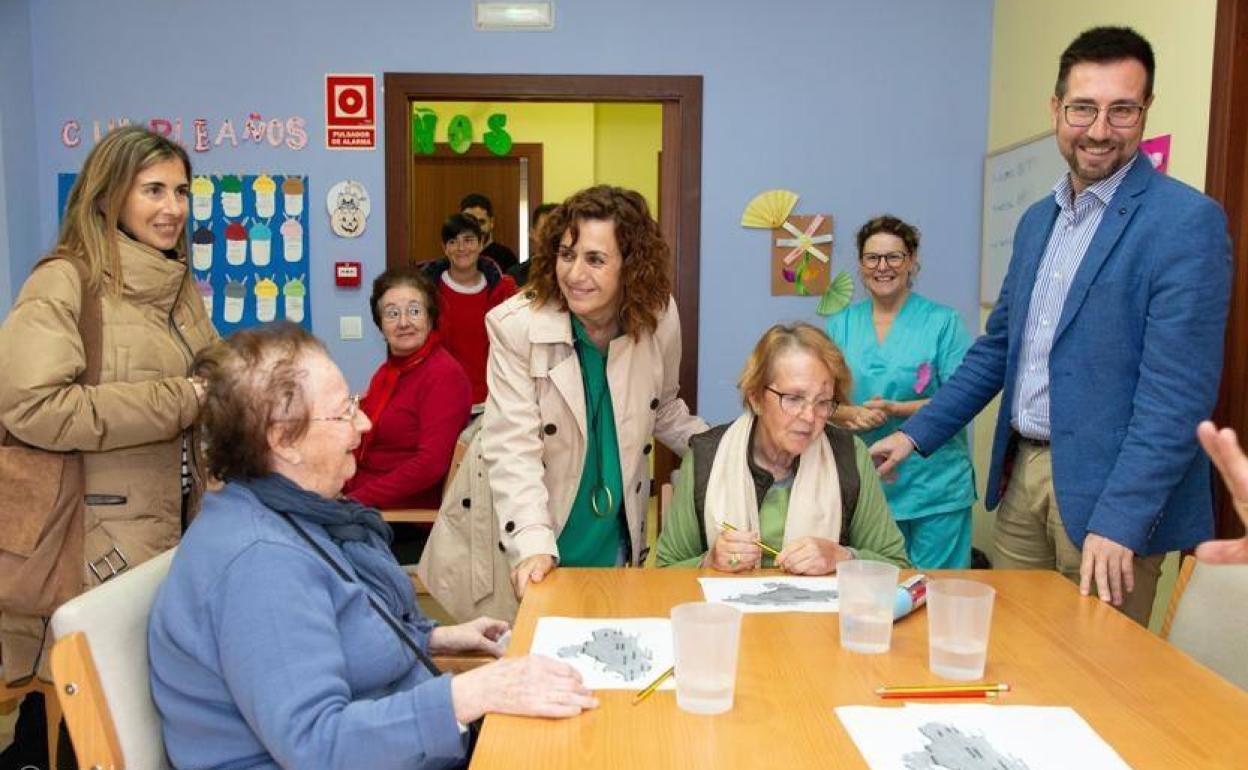 Javier Incera y Ana Belén Álvarez han visitado el Centro de Día