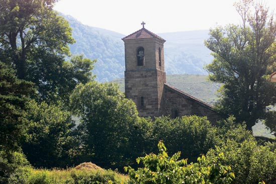 Iglesia de estilo románico de San Miguel.