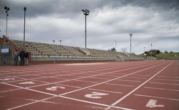 Gradas de atletismo del Complejo Deportivo Municipal Ruth Beitia, la Albericia, de Santander