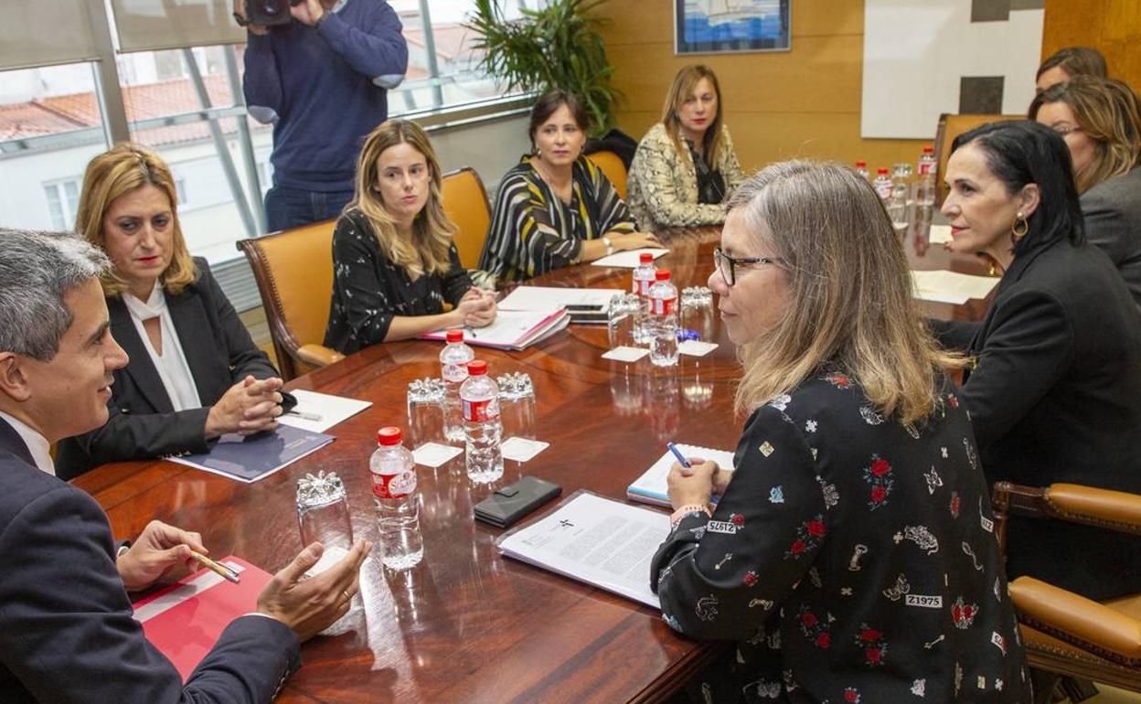 El Consejo de la Mujer regresa al trabajo después de siete años de inactividad