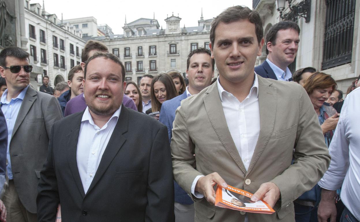 Gómez y Rivera durante la visita del líder de Cs a Santander en 2015.