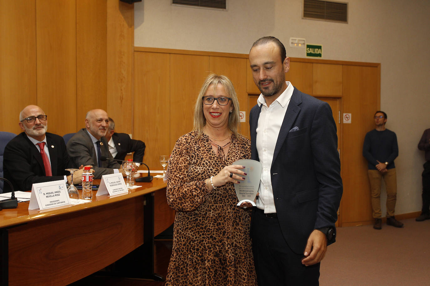 El hospital de Torrelavega fue inaugurado el 1 de noviembre de 1994 y desde enero de 2002, con las transferencias a la comunidad, pasó a formar parte del Servicio Cántabro de Salud.Desde entonces ha pasado de 500 trabajadores en plantilla a los cerca de 1.500 profesionales sanitarios y no sanitarios, y también se ha multiplicado su presupuesto, que ahora supera los 90 millones de euros. 