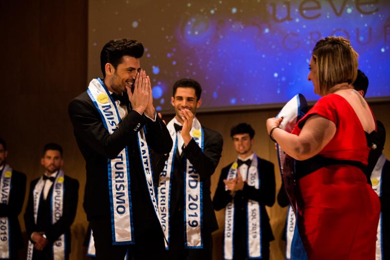 Samuel López, de 23 años y procedente de Torrevieja (Alicante), venció en el certamen Míster Turismo celebrado en Bilbao, donde el bailarín Andy Padrón representó a Cantabria.