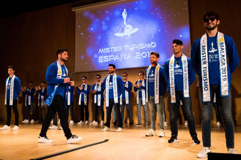 Samuel López, de 23 años y procedente de Torrevieja (Alicante), venció en el certamen Míster Turismo celebrado en Bilbao, donde el bailarín Andy Padrón representó a Cantabria.