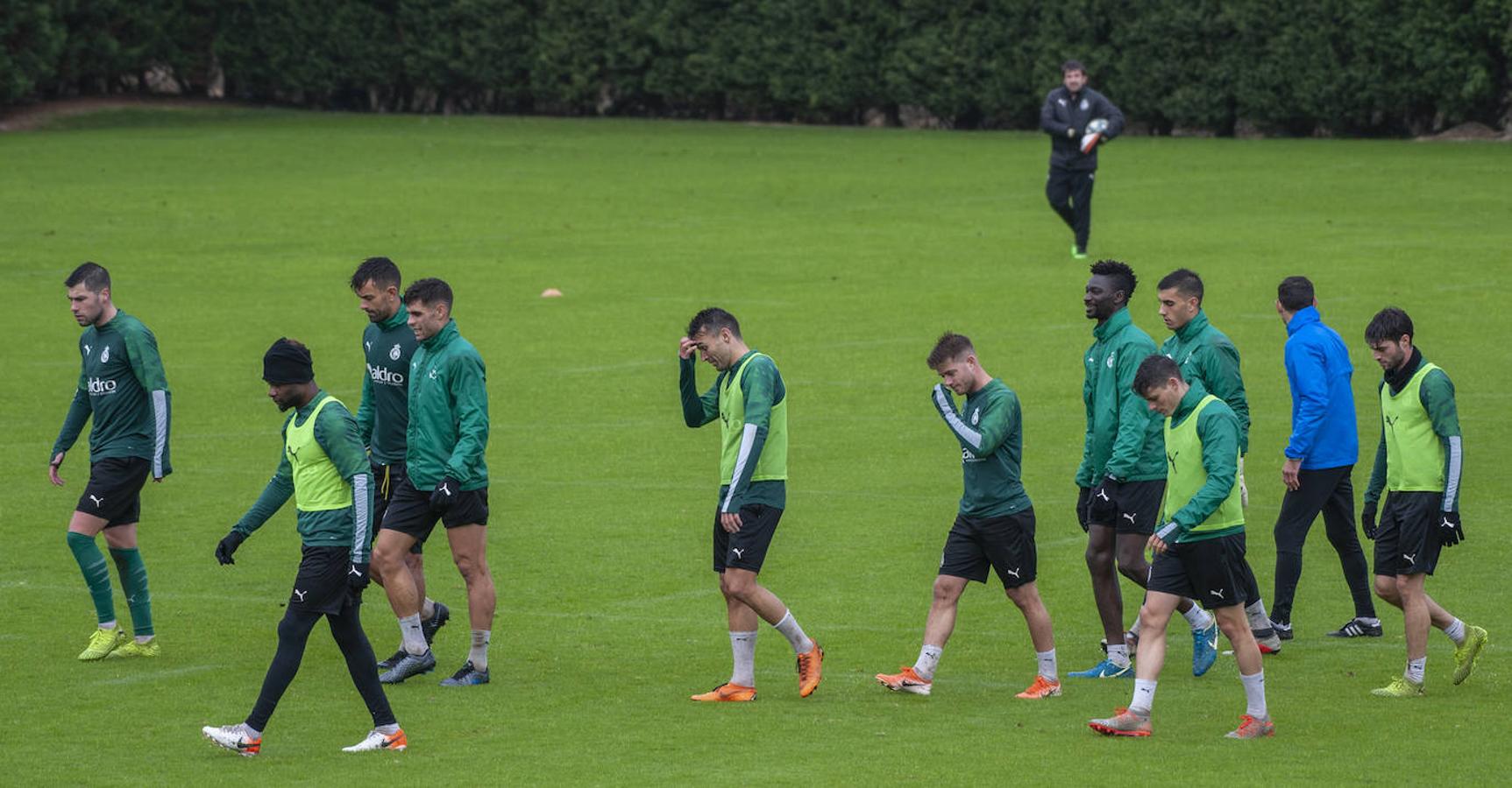 Imagen del entrenamiento del Racing de este lunes en La Albericia, ya sin Iván Ania al frente. 