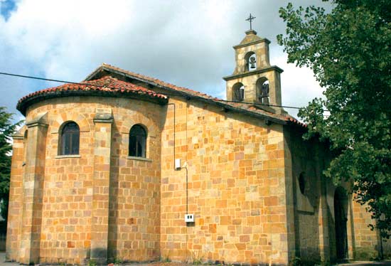 Imagen secundaria 1 - Iglesia románica de San Julián, en Bustasur. Iglesia de Santa María, ubicada en Arroyo. Restos de la antigua iglesia parroquial de Villanueva, a la que las aguas del pantano del Ebro cubrieron.