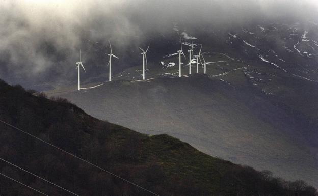 Parque eólico de Cañoneras, en Soba, único que está en funcionamiento actualmente en Cantabria.