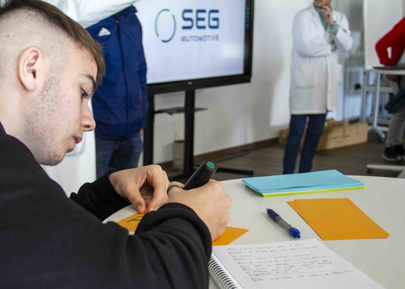 Fotos: Visita de IES Fuente Fresnedo a SEG Automotive Spain