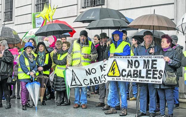 Los afectados se han movilizado ya en varias ocasiones para pedir la paralización de la obra.