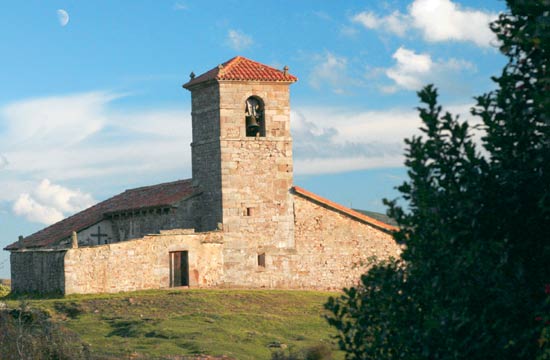 Imagen principal - Vista de la iglesia de Santa Olalla de La Loma. Iglesia de San Juan Bautista, en Mata la Hoz. Santa María de Henestrosas de las Quintanillas.