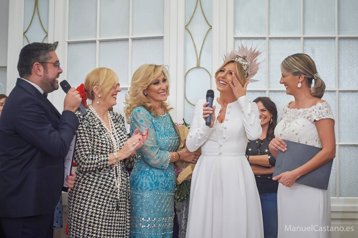 El Hotel Real acogió un aplaudido desfile nupcial de Alma de Boda y Peluquería Montserrat Núñez con Rosa Benito como madrina.