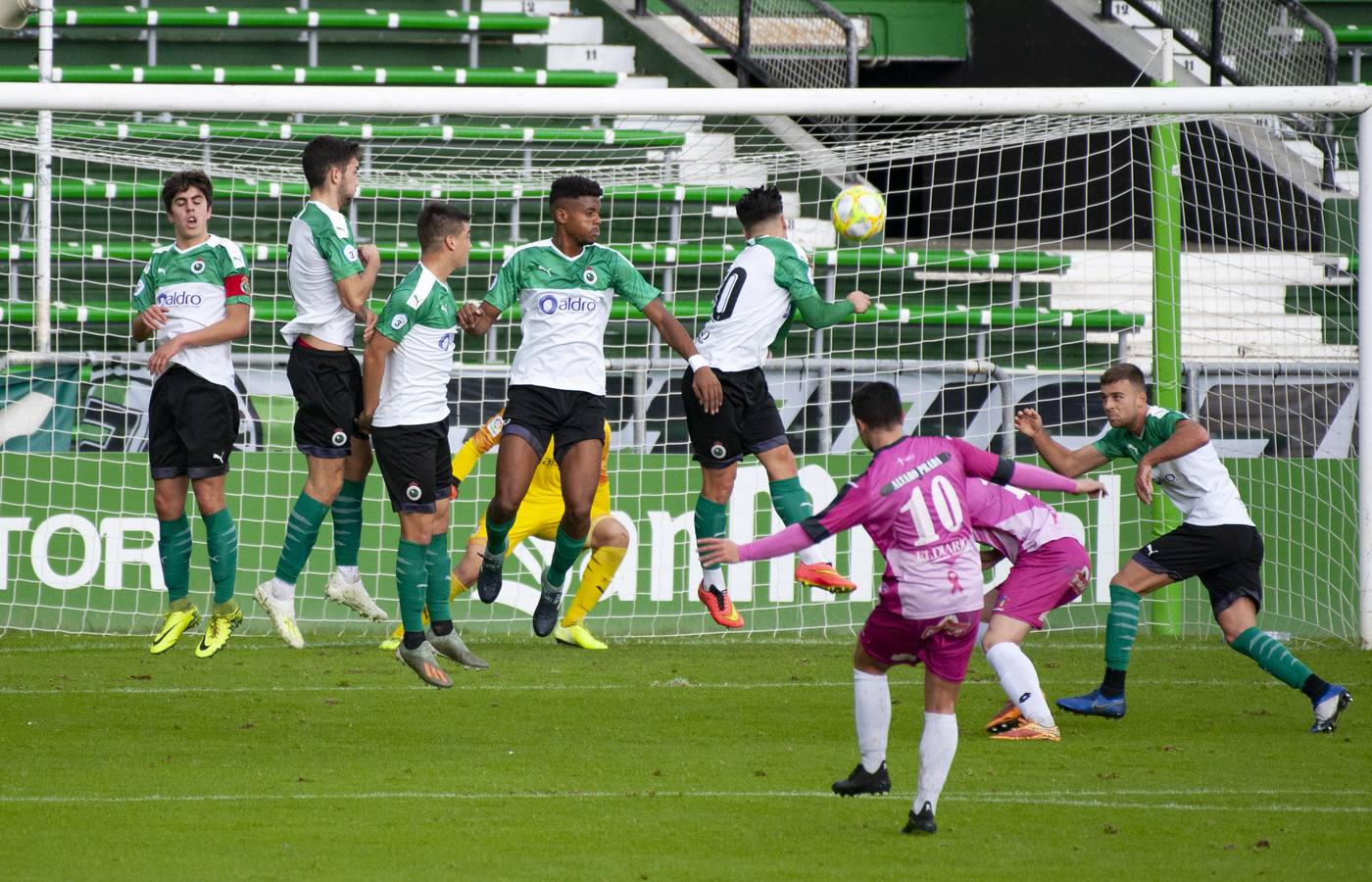 Fotos: El Rayo Cantabria gana a la Gimnástica el derbi en El Sardinero