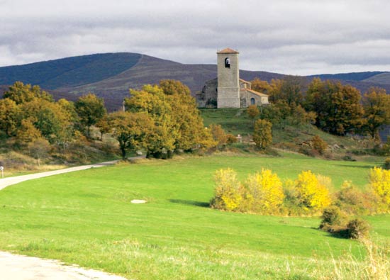 Imagen secundaria 1 - Iglesia de Santa María, situada en Valdeprado del Río. Vista de la iglesia de San Vítores. Iglesia parroquial de Hormiguera.