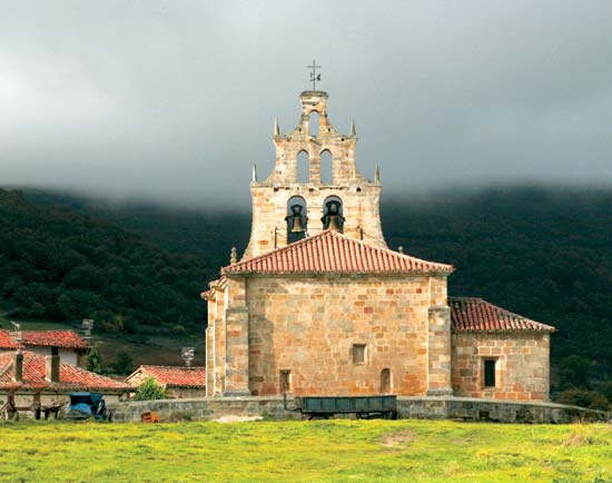 Imagen secundaria 1 - Ventana de la colegiata de San Martín de Elines. Iglesia parroquial de La Asunción, en el núcleo de Villamoñico. Colegiata románica de San Martín de Elines.