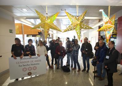 Imagen secundaria 1 - Imágenes de este mediodía en el aeropuerto cántabro.