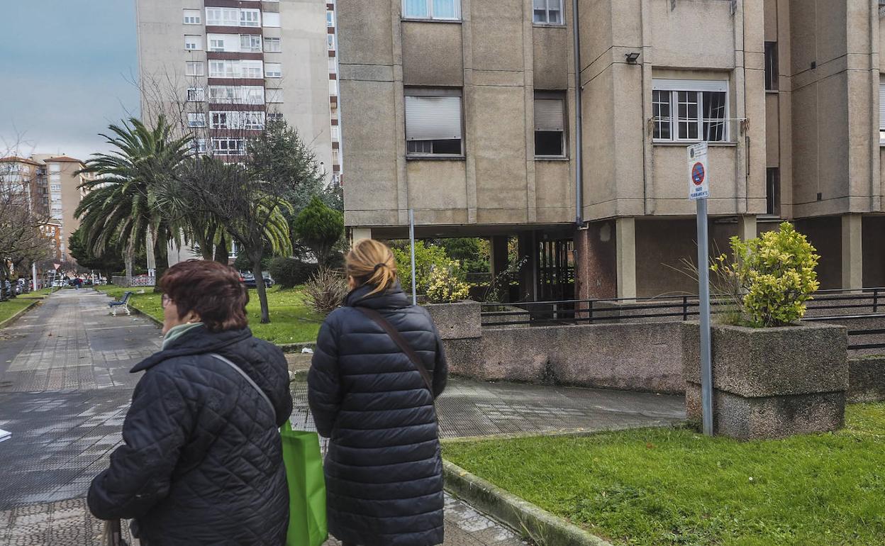 Vista del piso incendiado desde el exterior.