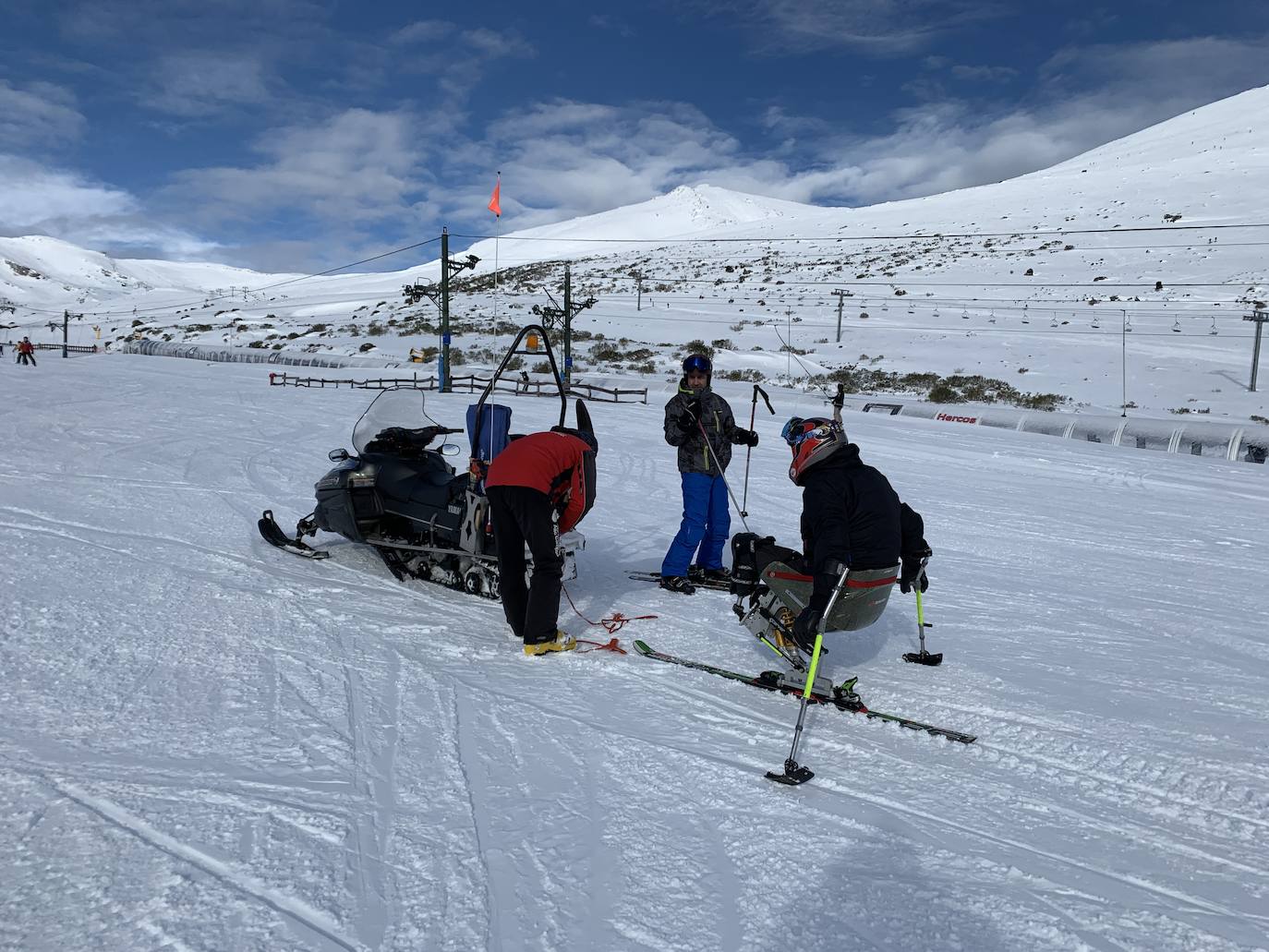 Fotos: Los esquiadores estrenan la temporada en Alto Campoo