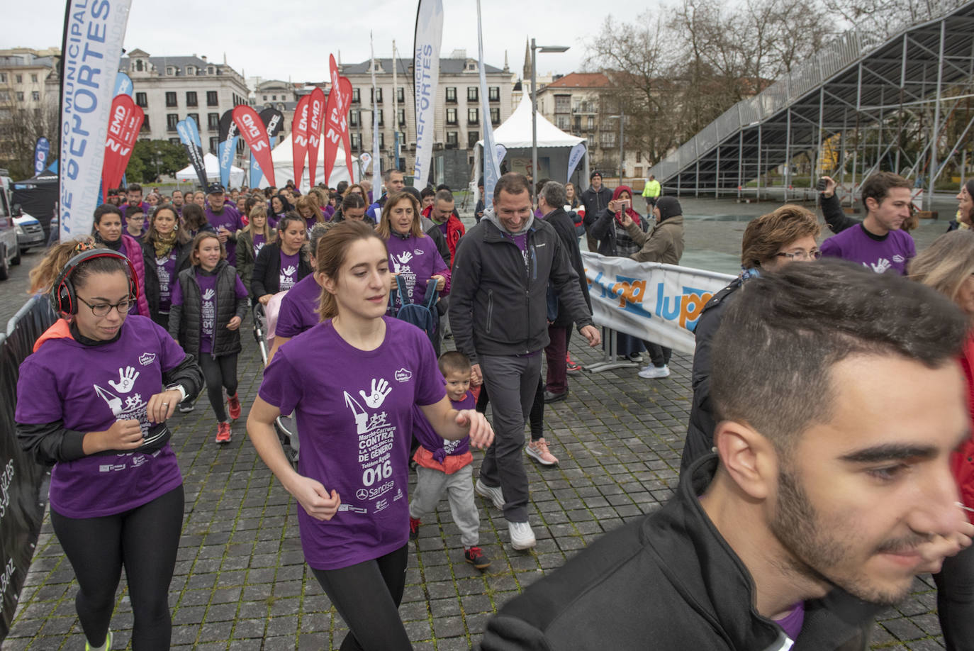 Fotos: La marea morada toma Santander