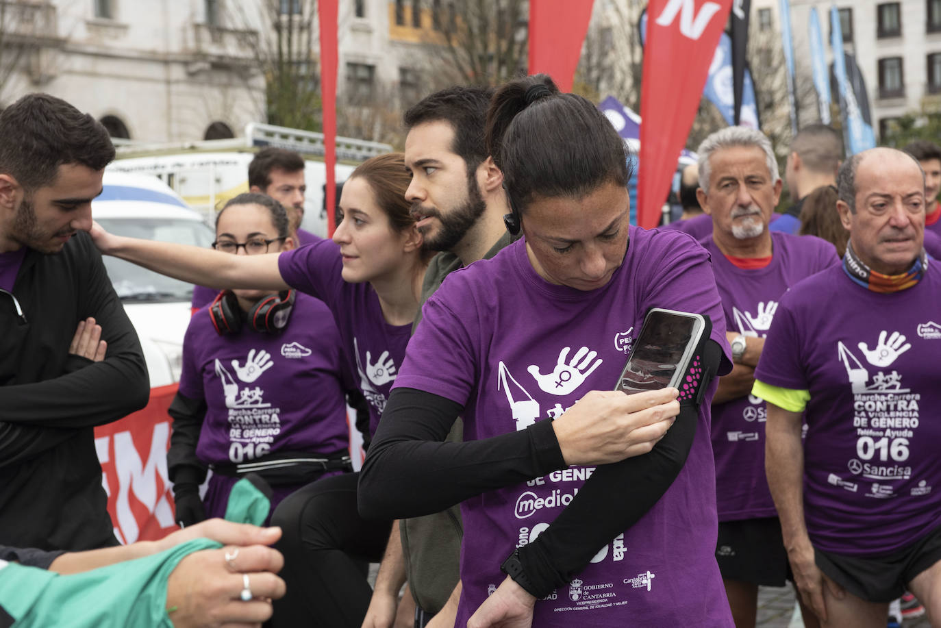 Fotos: La marea morada toma Santander